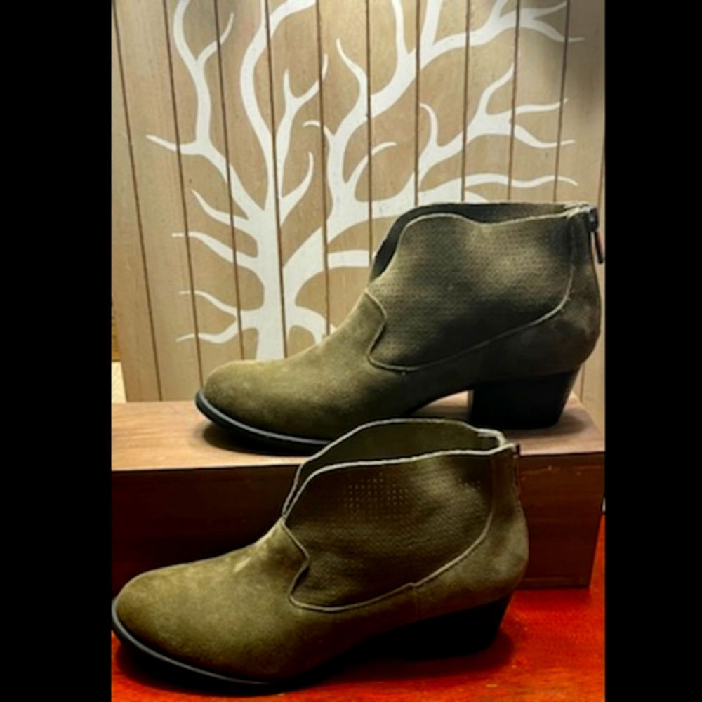 Jessica Simpson Suede Ankle Boots Size 8